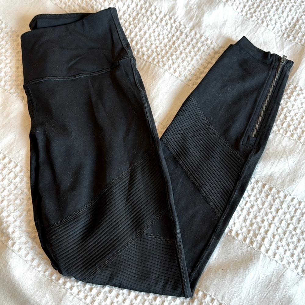 Athleta ribbed zig zag leg detail zipper hem high waist legging S